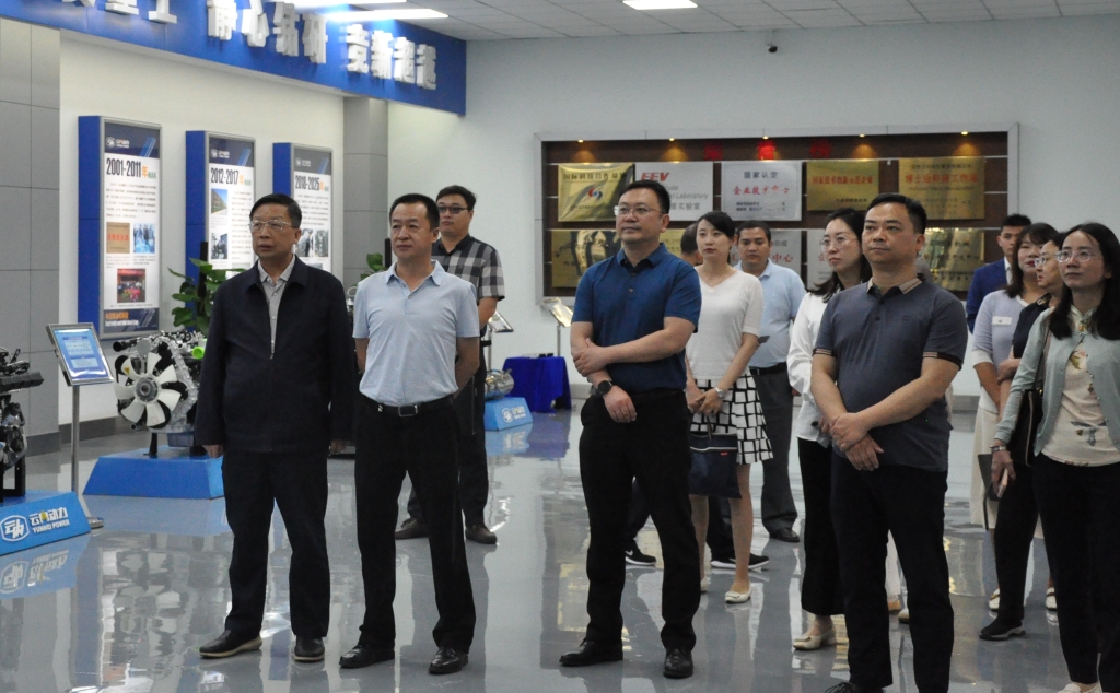 昆明市国资委党组书记王磊一行到beat365发展调研